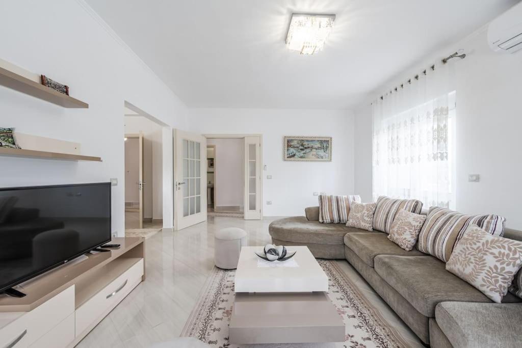 Apartamento Hometown Gjirokastër
